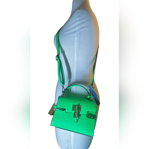 ALDO VONTESSA Mini luggage purse faux crocodile in hyper apple green - Picture 2 of 10